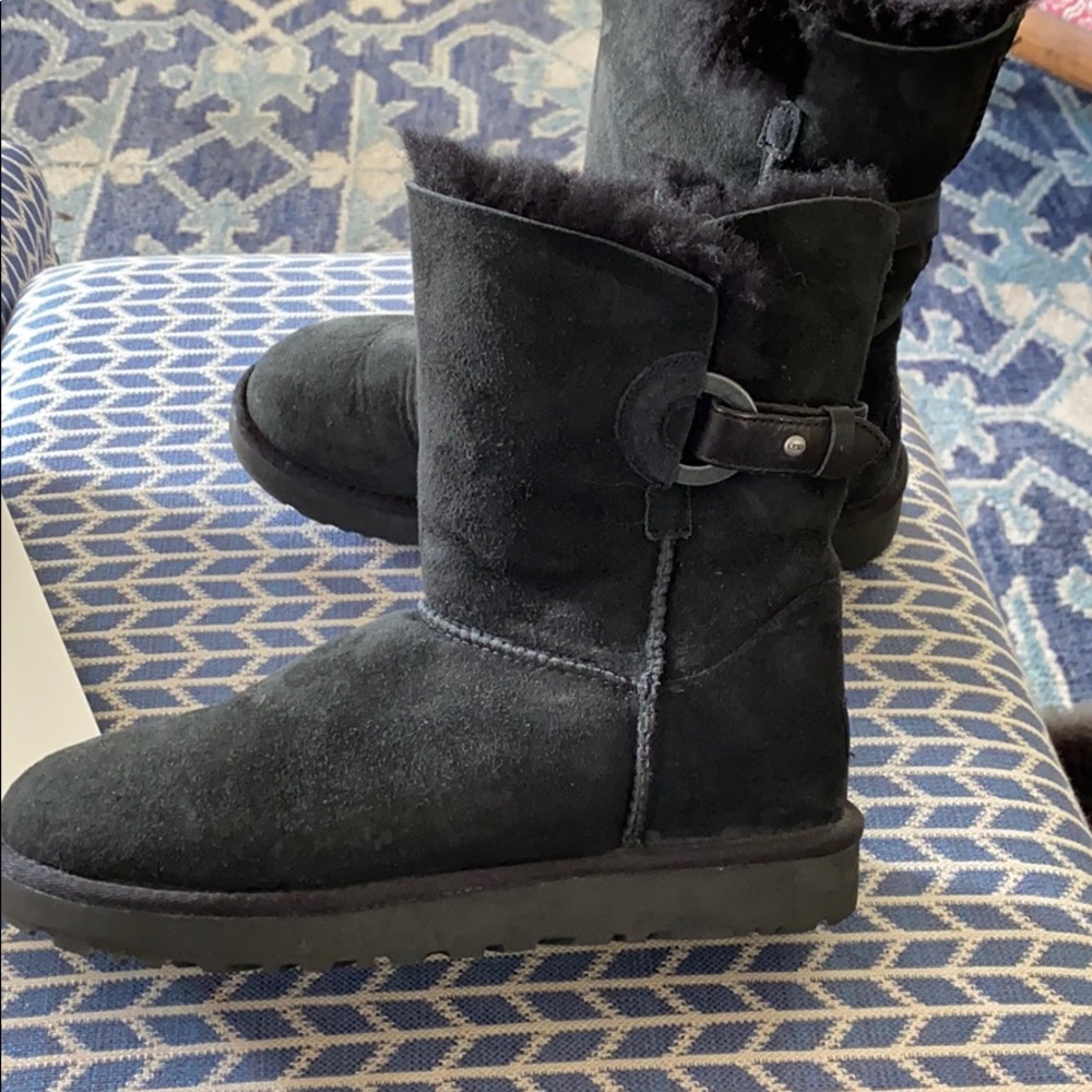 Awesome UGG suede boots, metal buckle, Size 9.